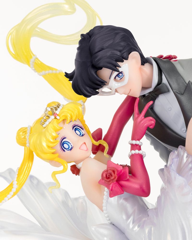 Sailor Moon FiguartsZero Chouette Statue USAGI & TUXEDO MASK Moonlight Glow