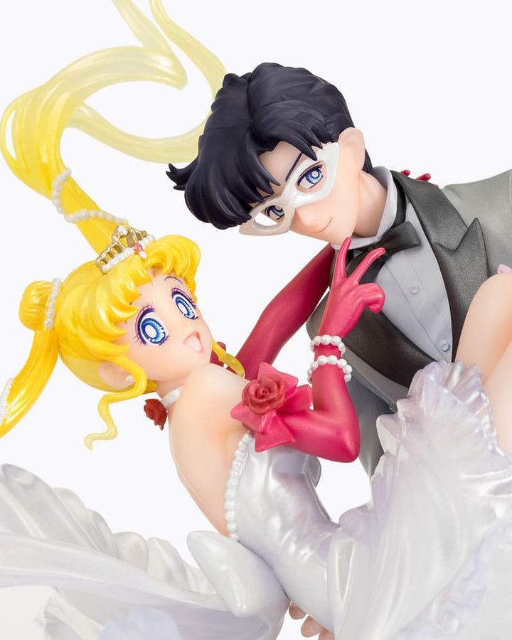Sailor Moon FiguartsZero Chouette Statue USAGI & TUXEDO MASK Moonlight Glow