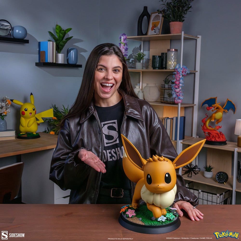 Pokémon Life-Size Figure Eevee - 2
