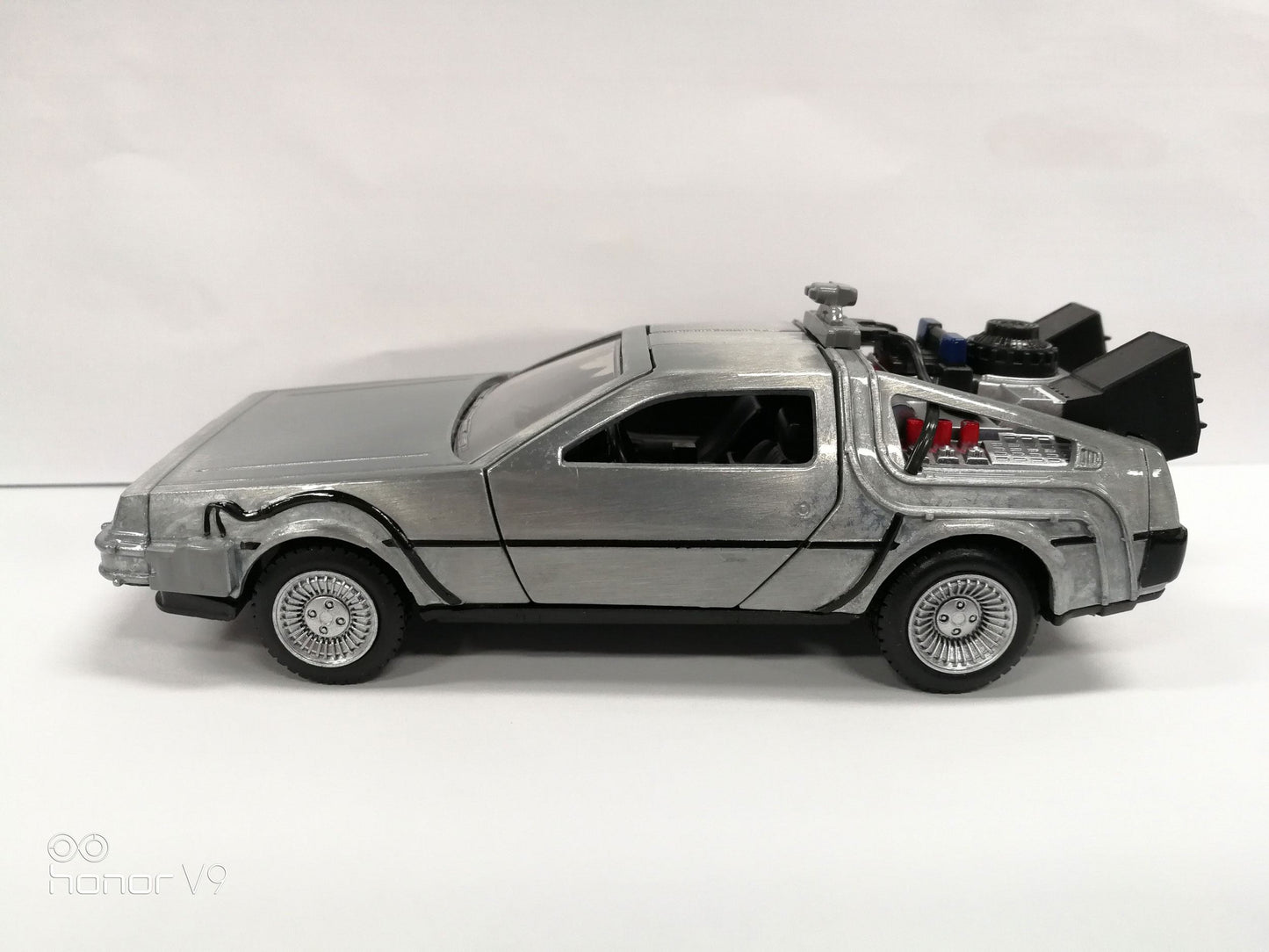Back To The Future - DeLorean Time Machine 1/32