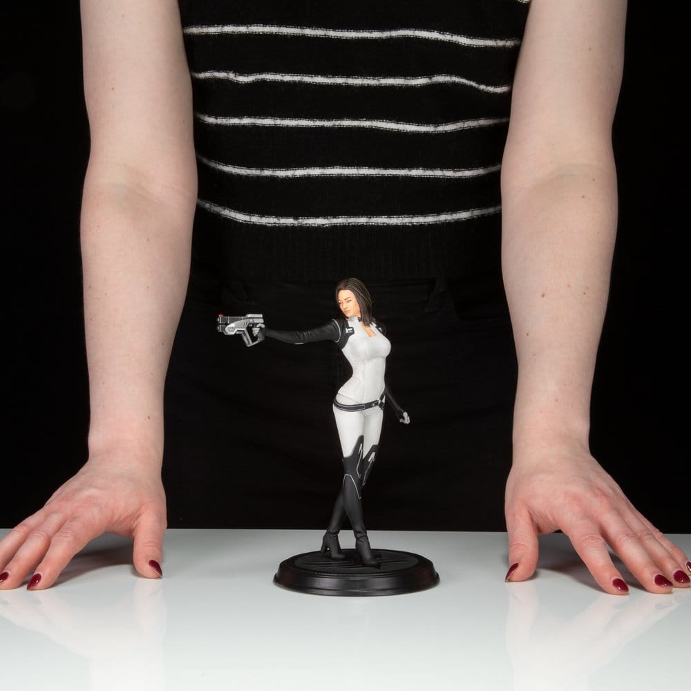 Mass Effect Figure Statue MIRANDA LAWSON